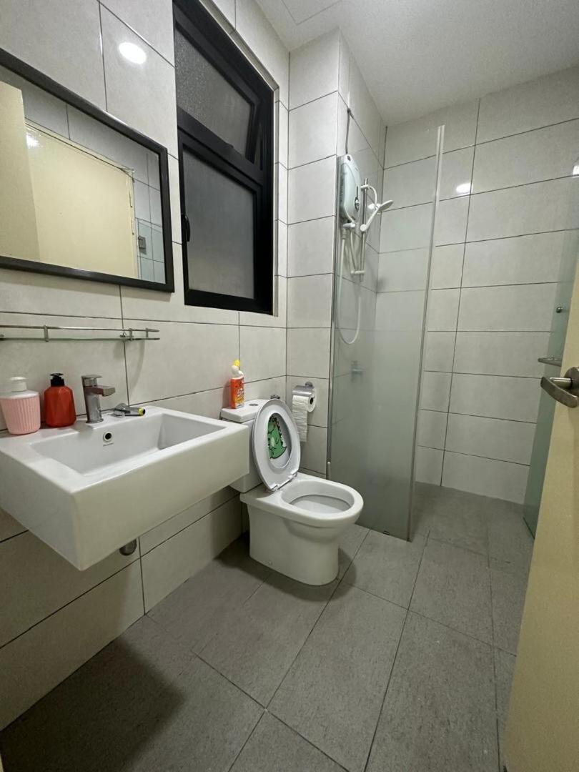 Conezion, Goft View Mid Floor, Beside Ioi Mall, Opposite Hospital Serdang, Beside Uniteen And Upm, Putrajay Pangsapuri *